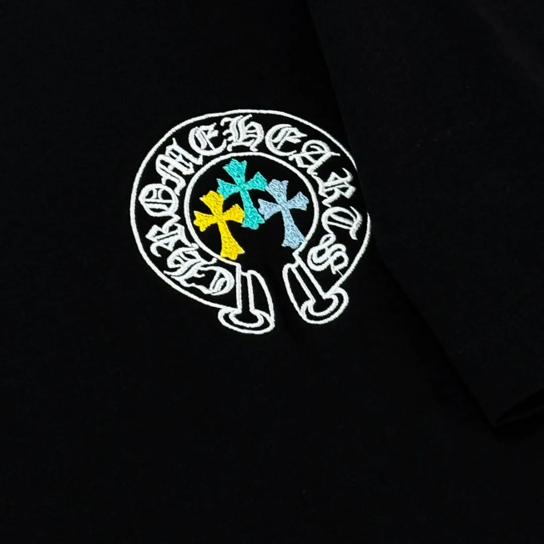 P180 🔥🔥🔥Chrome Hearts 25 high versions. The fabric is made of 300g high-density pure cotton. It does not deform or shrink. It has three labels. It is the same style for men and women. Technology: leather embroidery. Color: white black. SIZE: S-XL